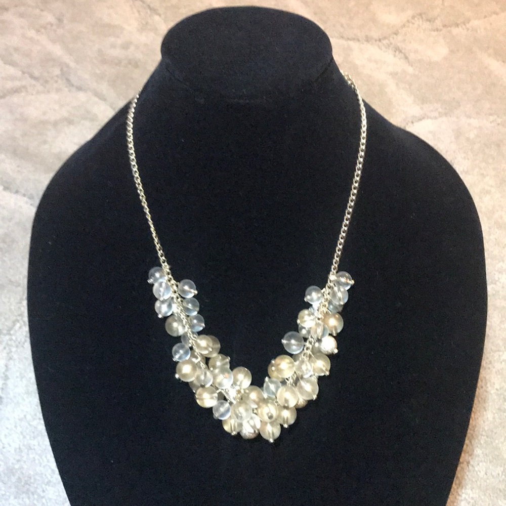 Necklace goldtone with beads